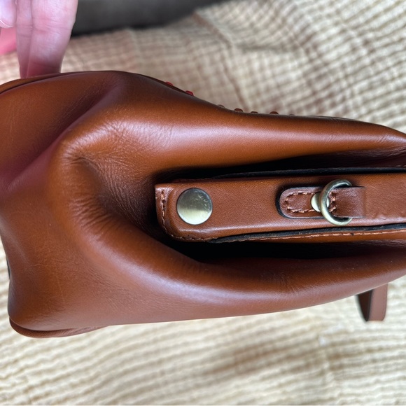 RARE Patricia Nash leather satchel w/exquisite wooden beadwork & unique latch. - Picture 4 of 9